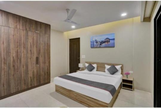 Vibe Hotel Noida Exterior photo